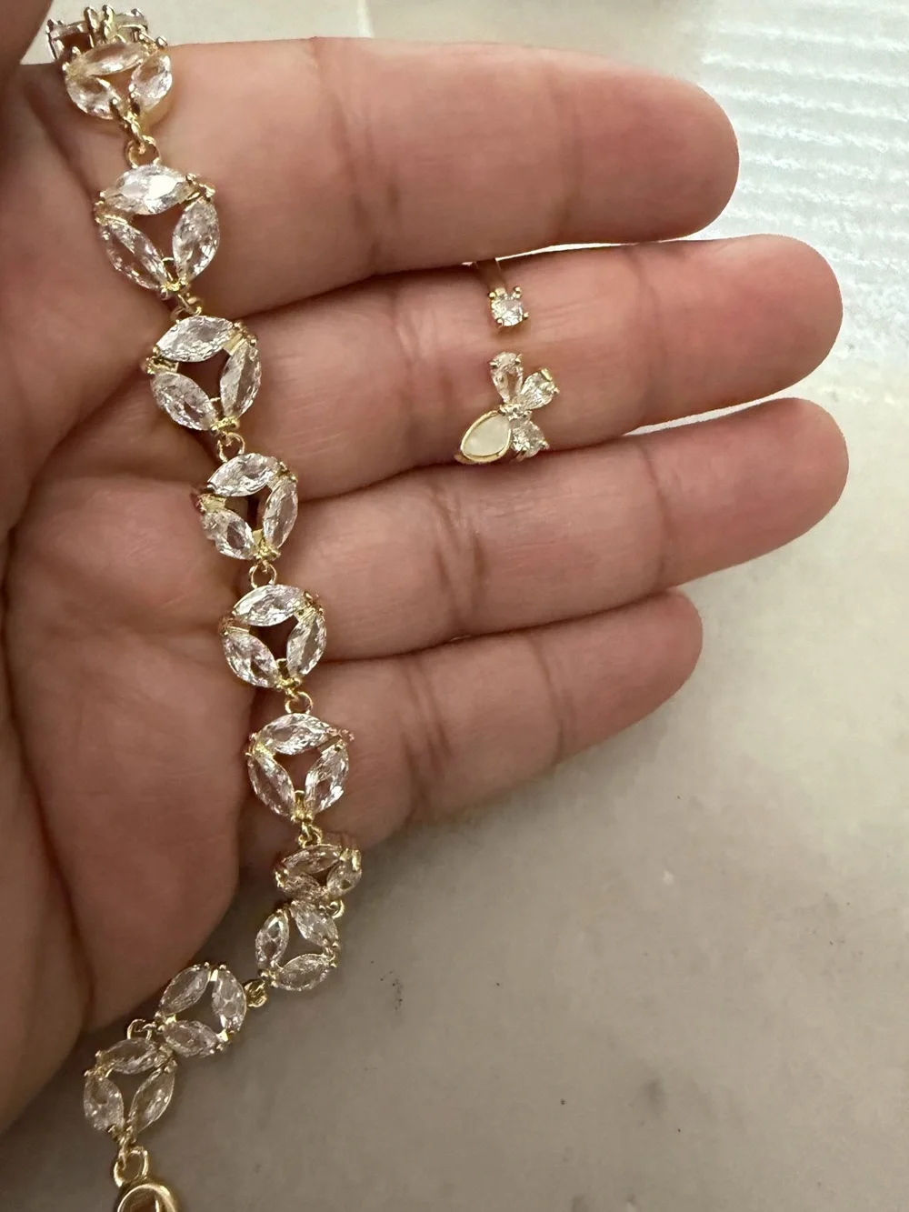 N/A elegant gold